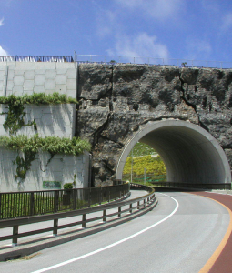 トンネル